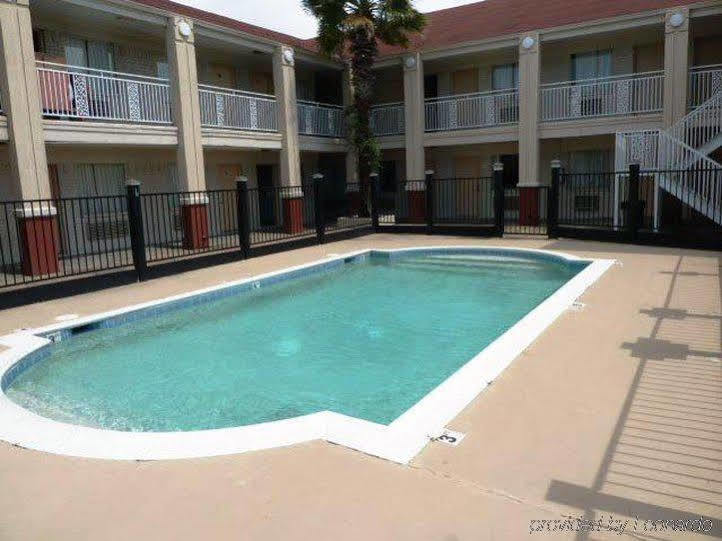 Americas Best Value Inn Clute Exterior foto