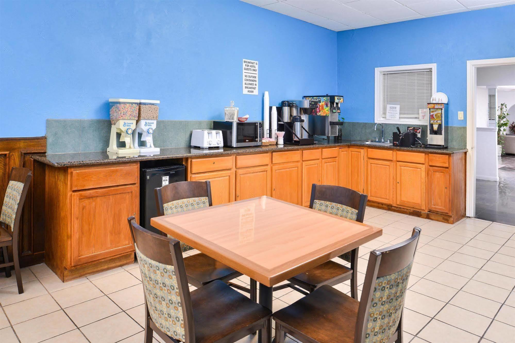 Americas Best Value Inn Clute Exterior foto