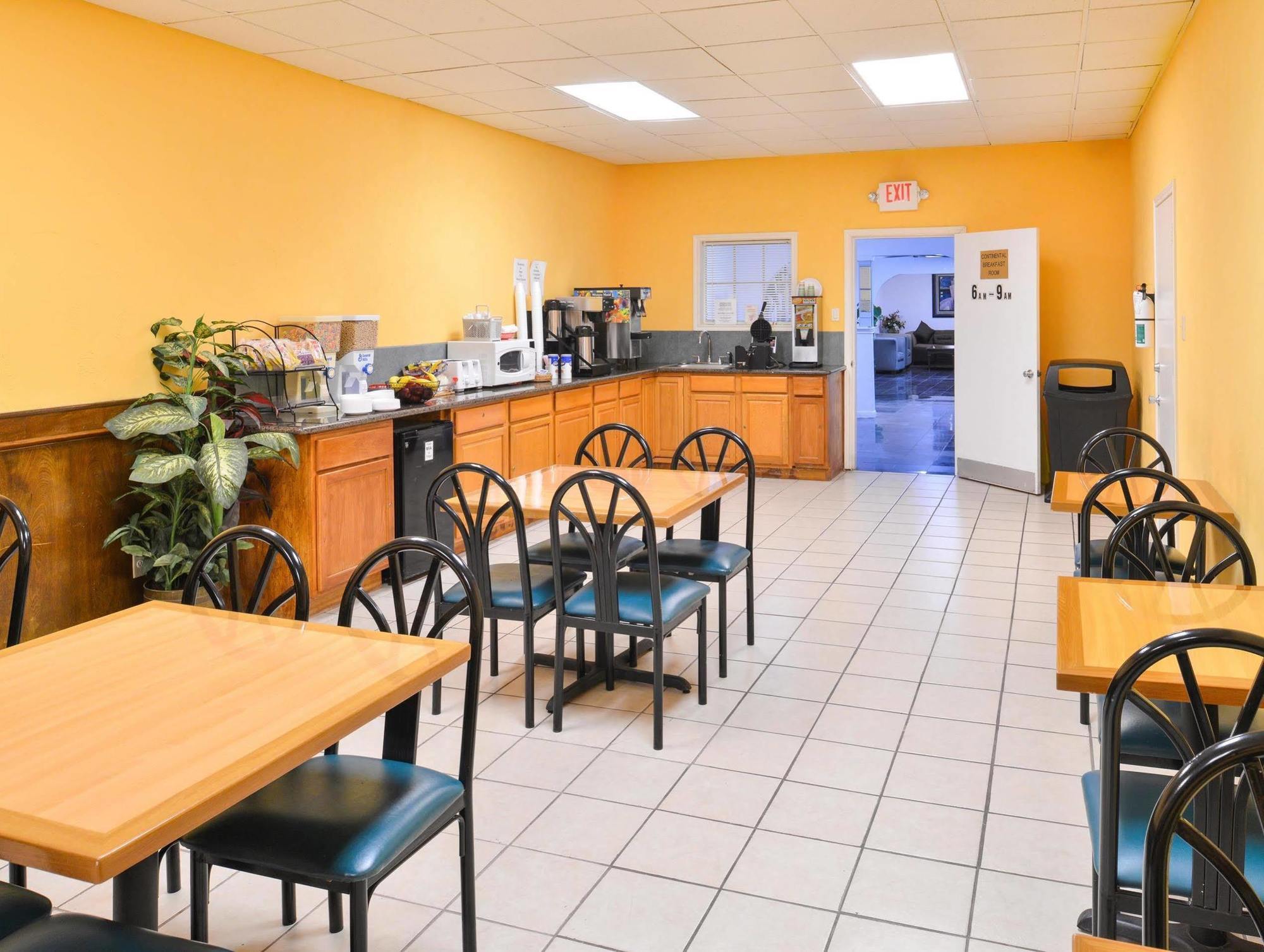 Americas Best Value Inn Clute Exterior foto